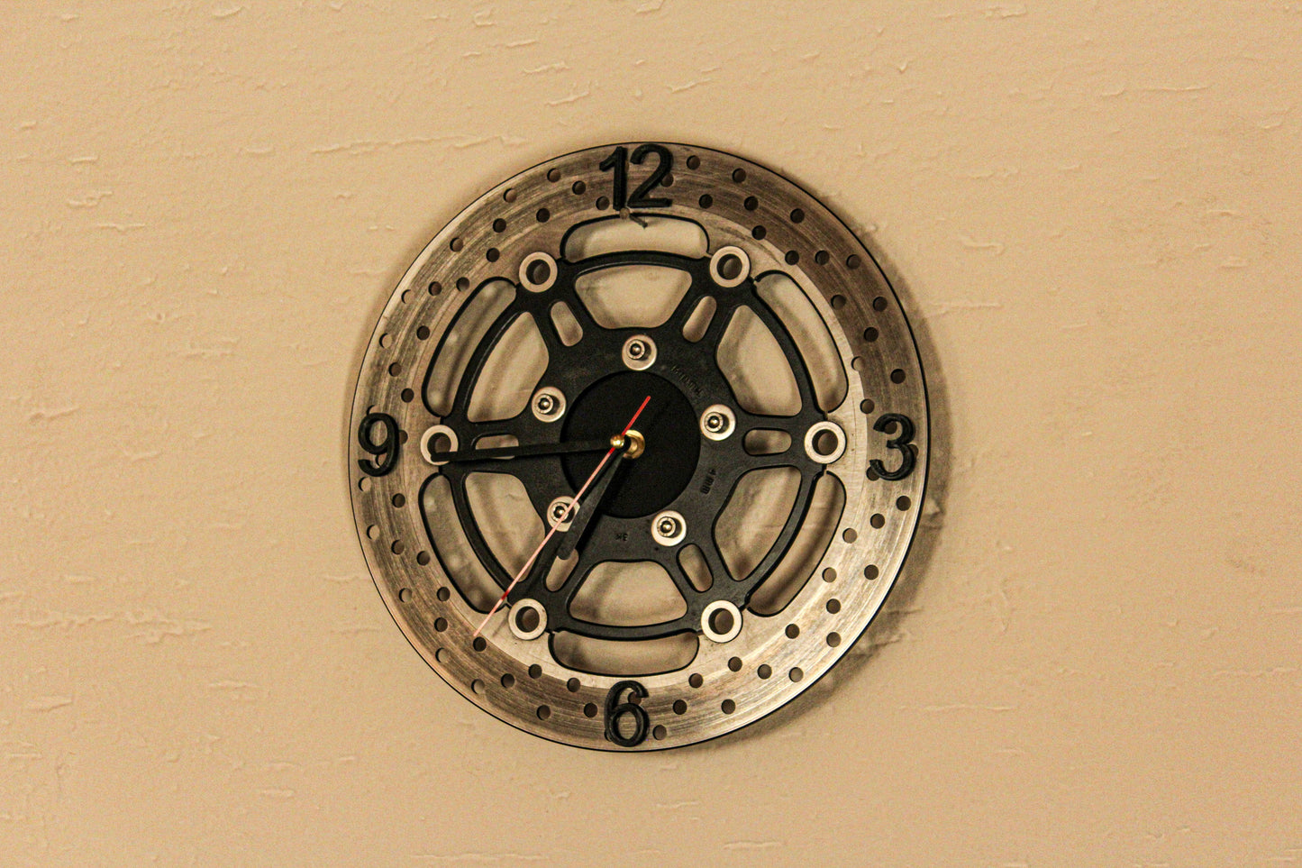 Bremsscheibenuhr - Motorrad (Black Edition 2.0) - Mortal Engines Interior Design