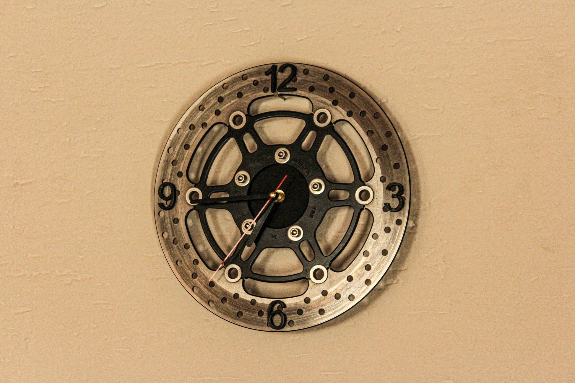 Bremsscheibenuhr - Motorrad (Black Edition 2.0) - Mortal Engines Interior Design