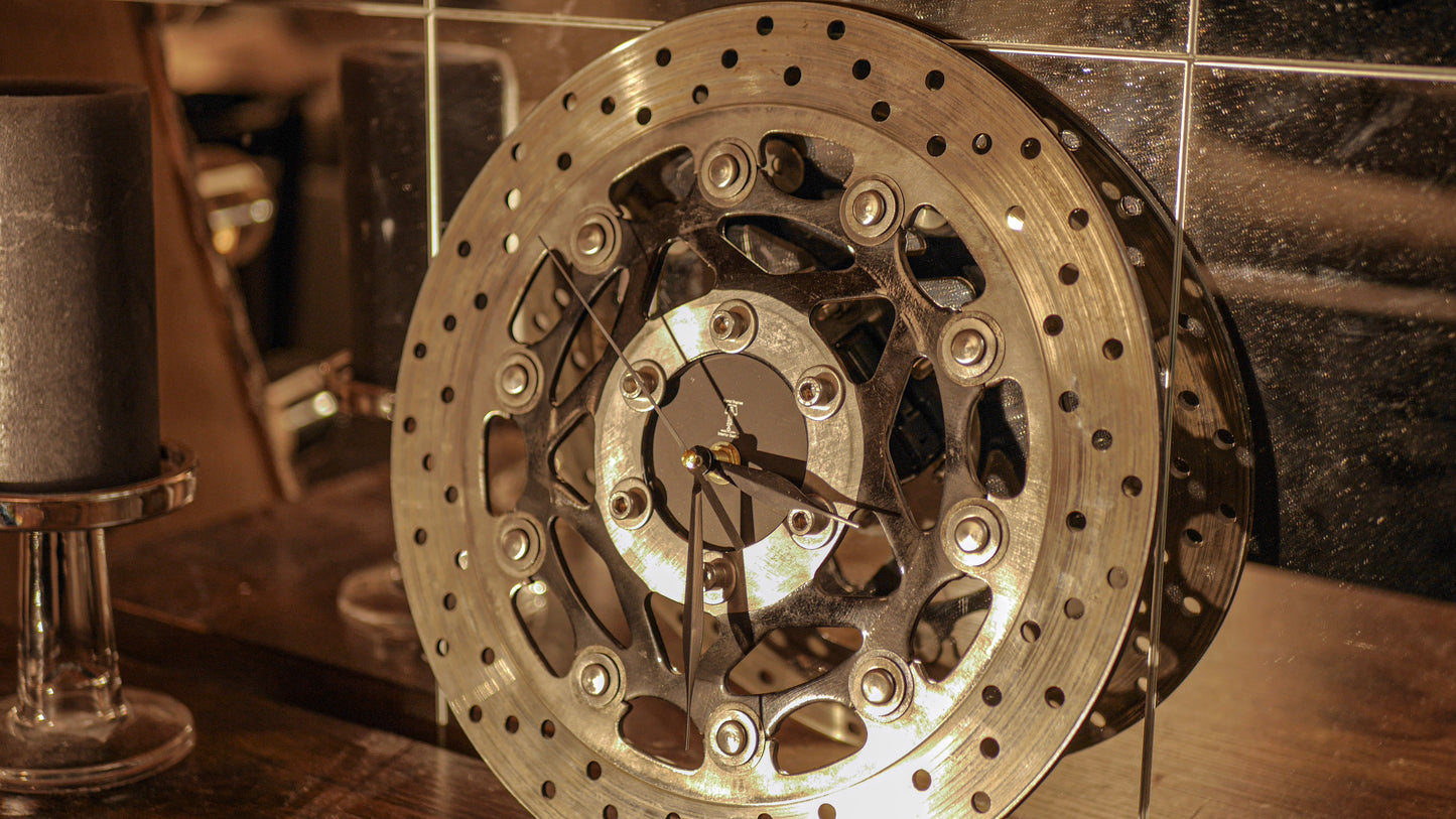 Bremsscheibenuhr - Motorrad (Black Edition 3.0) - Mortal Engines Interior Design