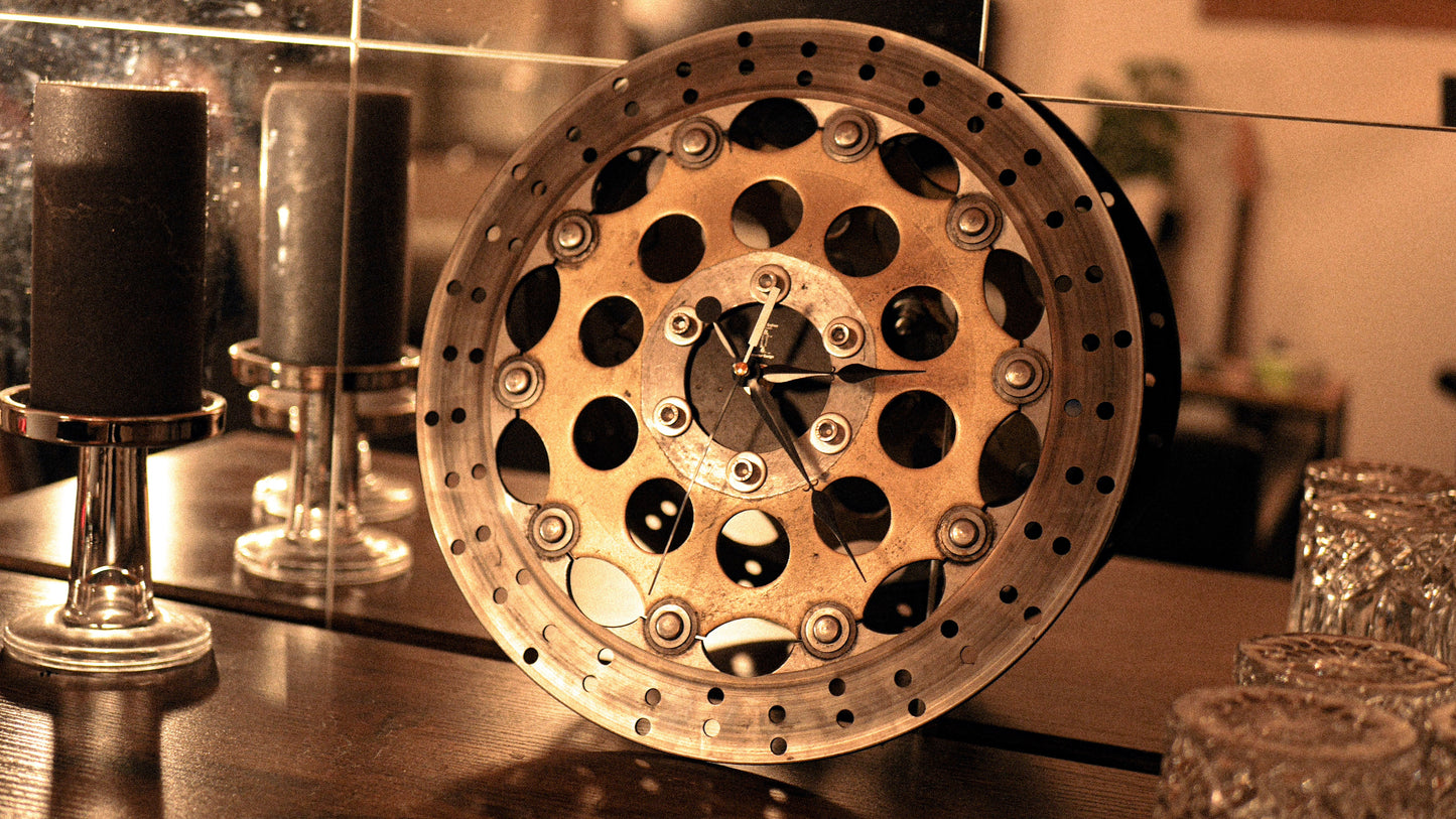 Bremsscheibenuhr - Motorrad (Gold 2.0 Edition) - Mortal Engines Interior Design