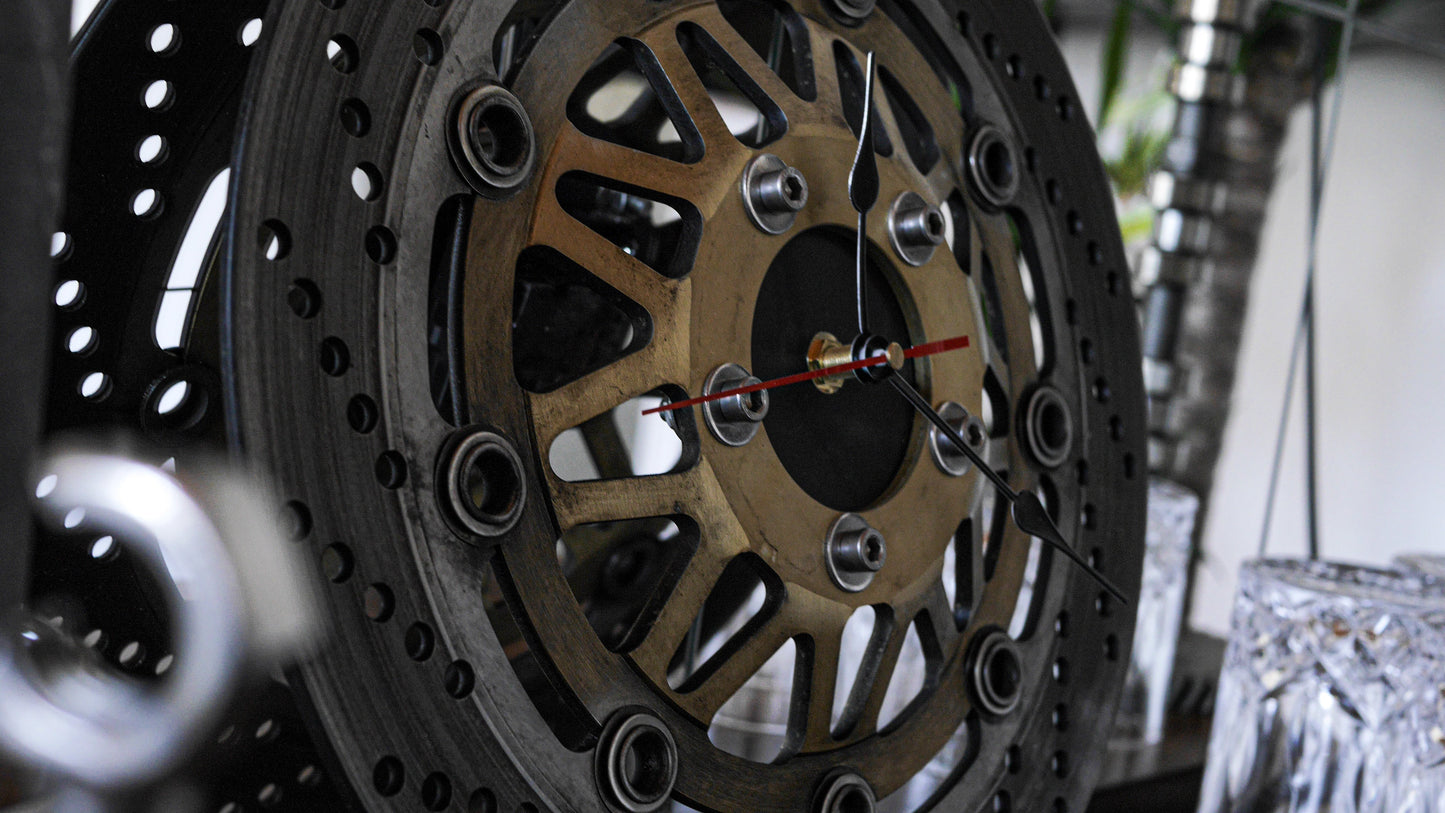 Bremsscheibenuhr - Motorrad (Gold Edition) - Mortal Engines Interior Design