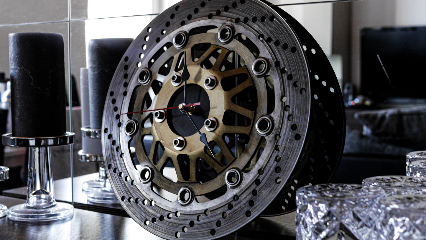 Bremsscheibenuhr - Motorrad (Gold Edition) - Mortal Engines Interior Design
