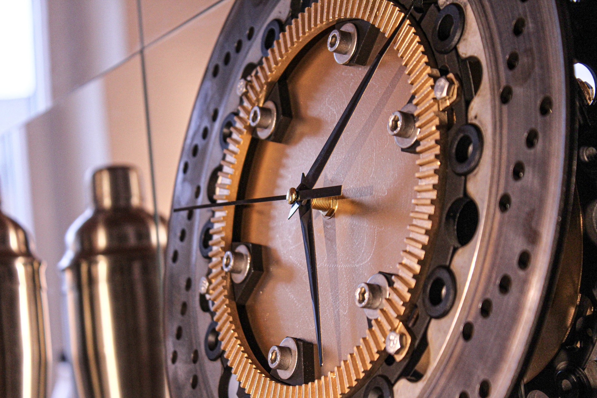 Bremsscheibenuhr - Motorrad (Gold x Black Edition 2.0) - Mortal Engines Interior Design