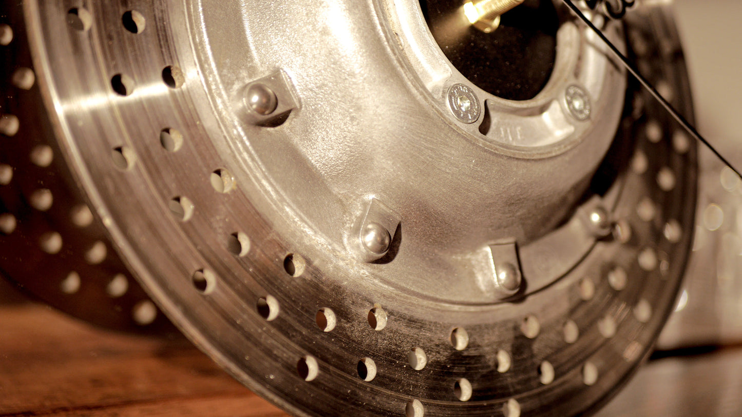 Bremsscheibenuhr - Motorrad (Silver Edition | BMW K Reihe) - Mortal Engines Interior Design