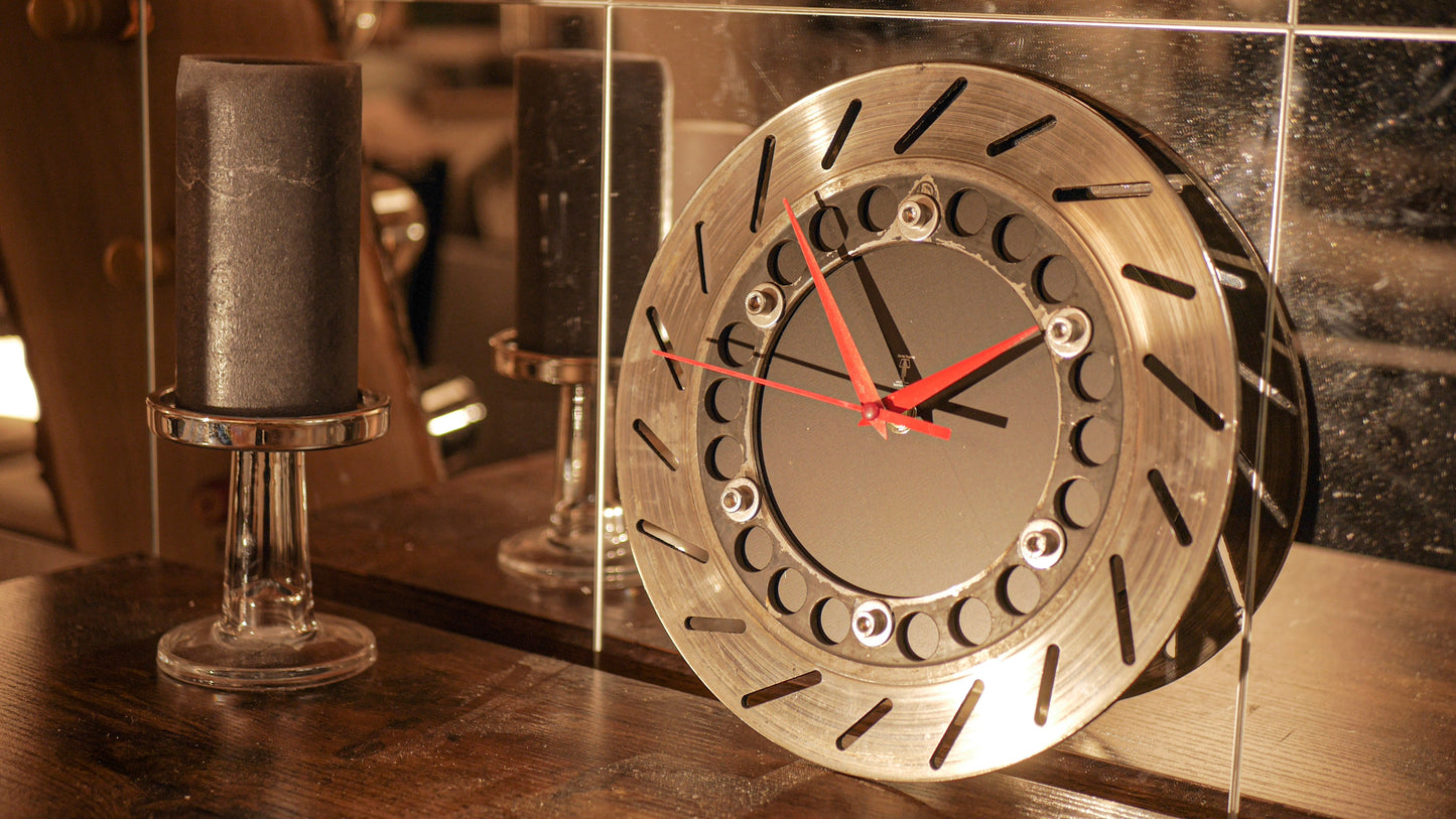 Bremsscheibenuhr - Motorrad (Sport Edition) - Mortal Engines Interior Design