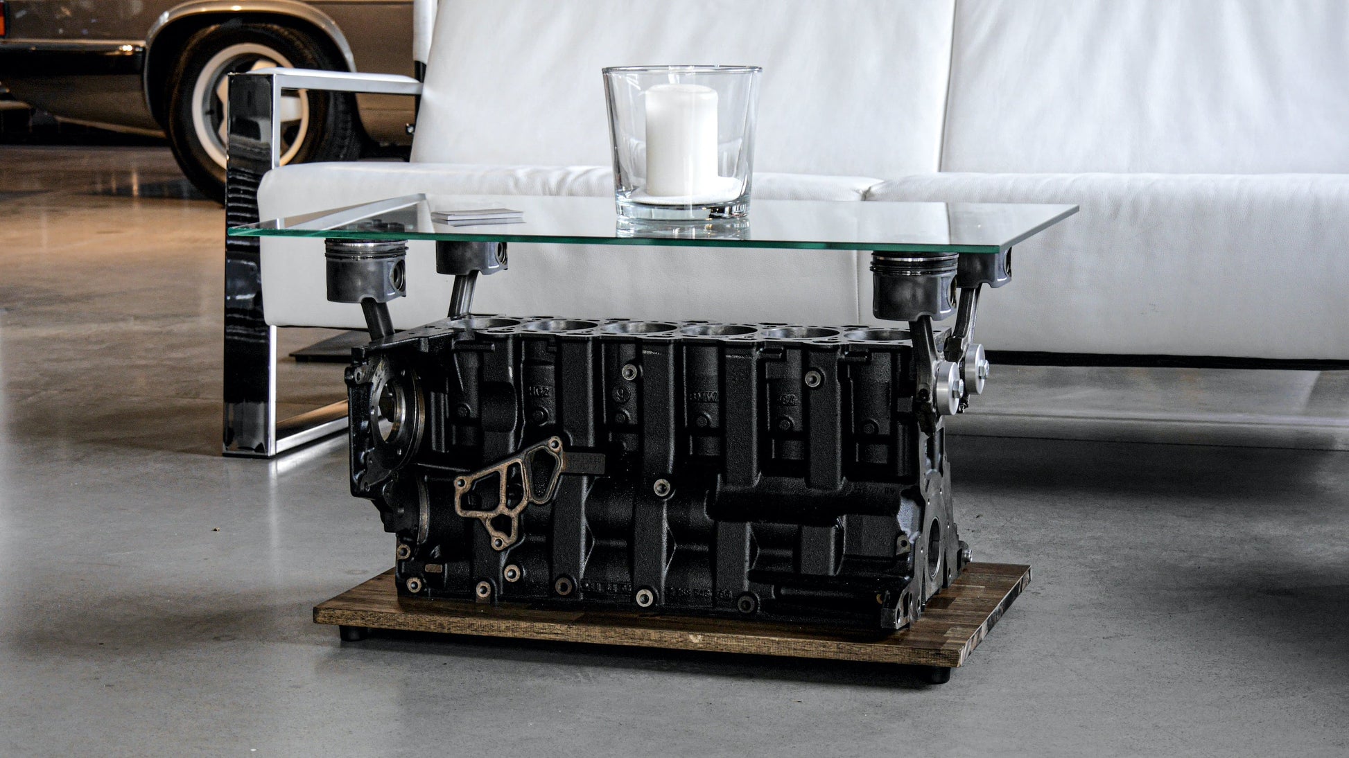 Motortisch - Reihe 6 Zylinder (BMW, Grauguss) | Couch - Beistelltisch - Mortal Engines Interior Design