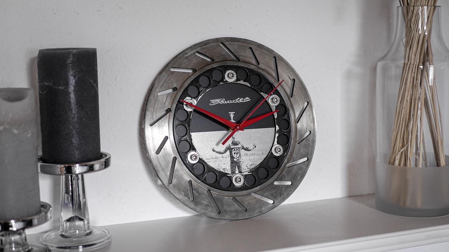Wanduhr - Uhr aus Motorradbremsscheibe, personalisiert mit Bild
