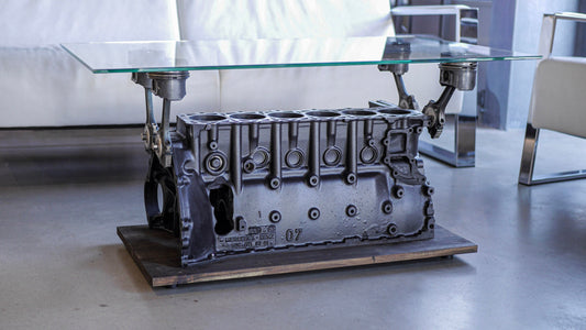 Motortisch - Reihe 6 Zylinder (Mercedes, Guss) | Couch - Beistelltisch - Mortal Engines Interior Design