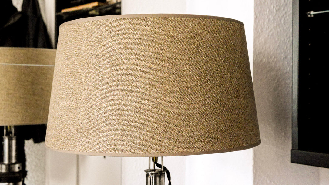 Stehlampe - Auto Kurbelwelle, Lampenschirm schwarz | Upcycling Beleuchtung - Mortal Engines Interior Design