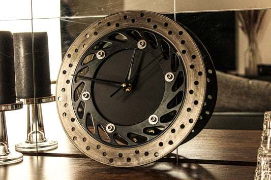 Wanduhr - Uhr aus Motorradbremsscheibe (Black Edition) - Mortal Engines Interior Design